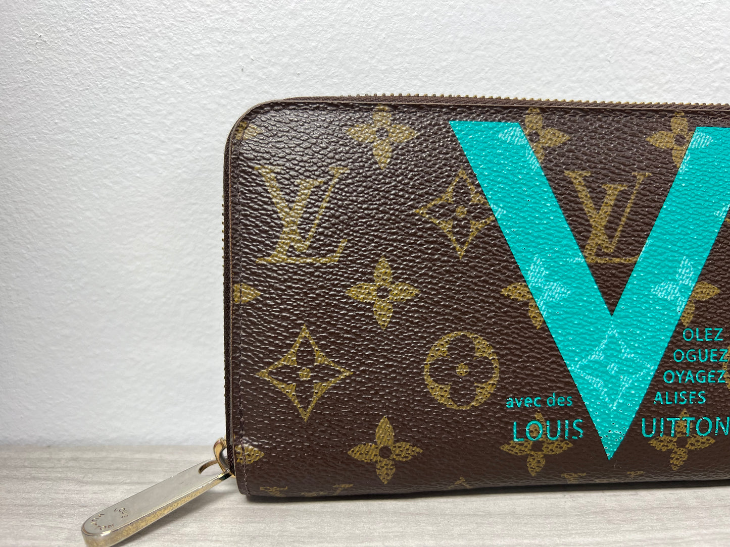 Louis Vuitton limited edition turquoise monogram V canvas zippy