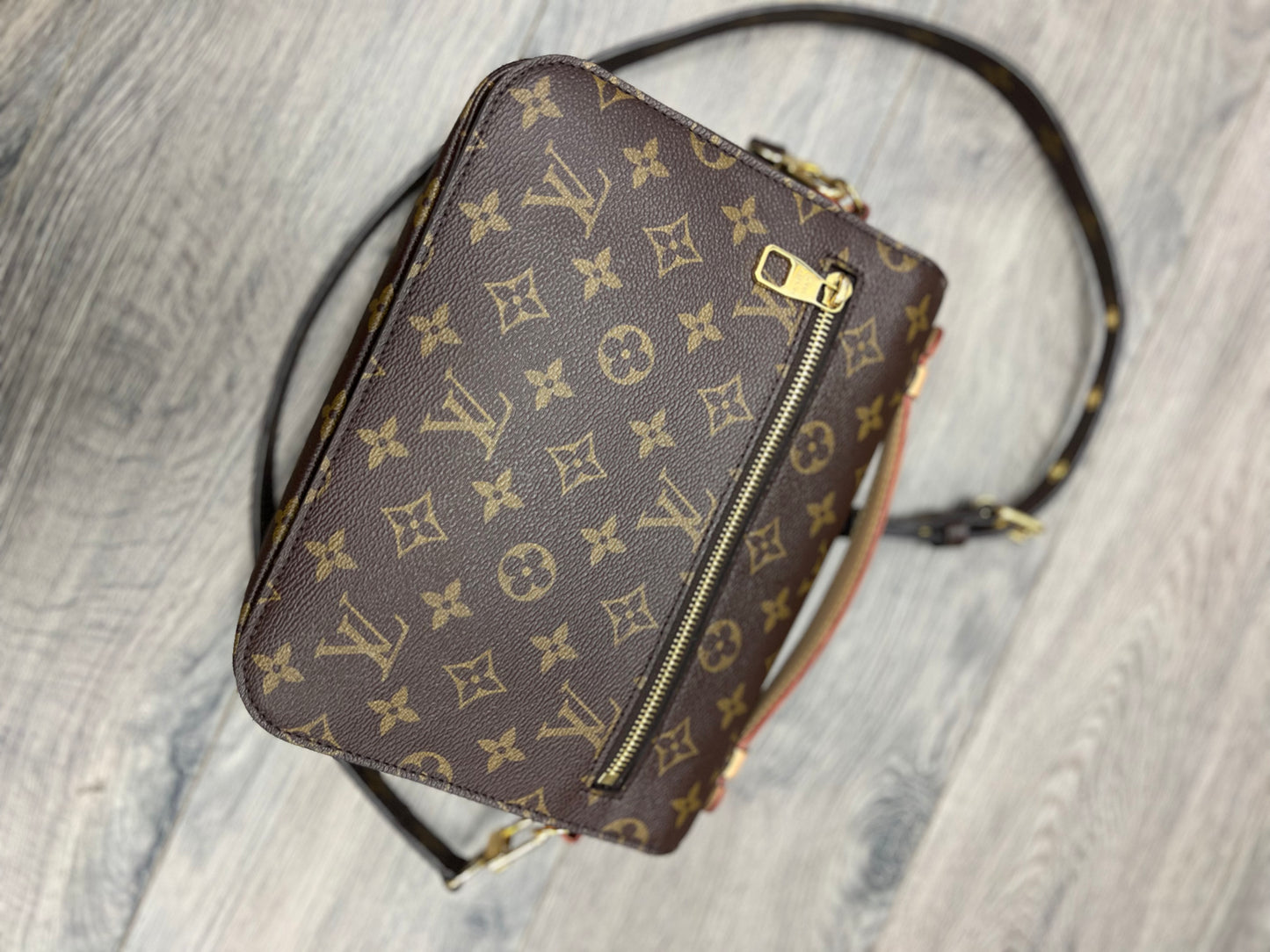 Louis Vuitton Pochette Metis