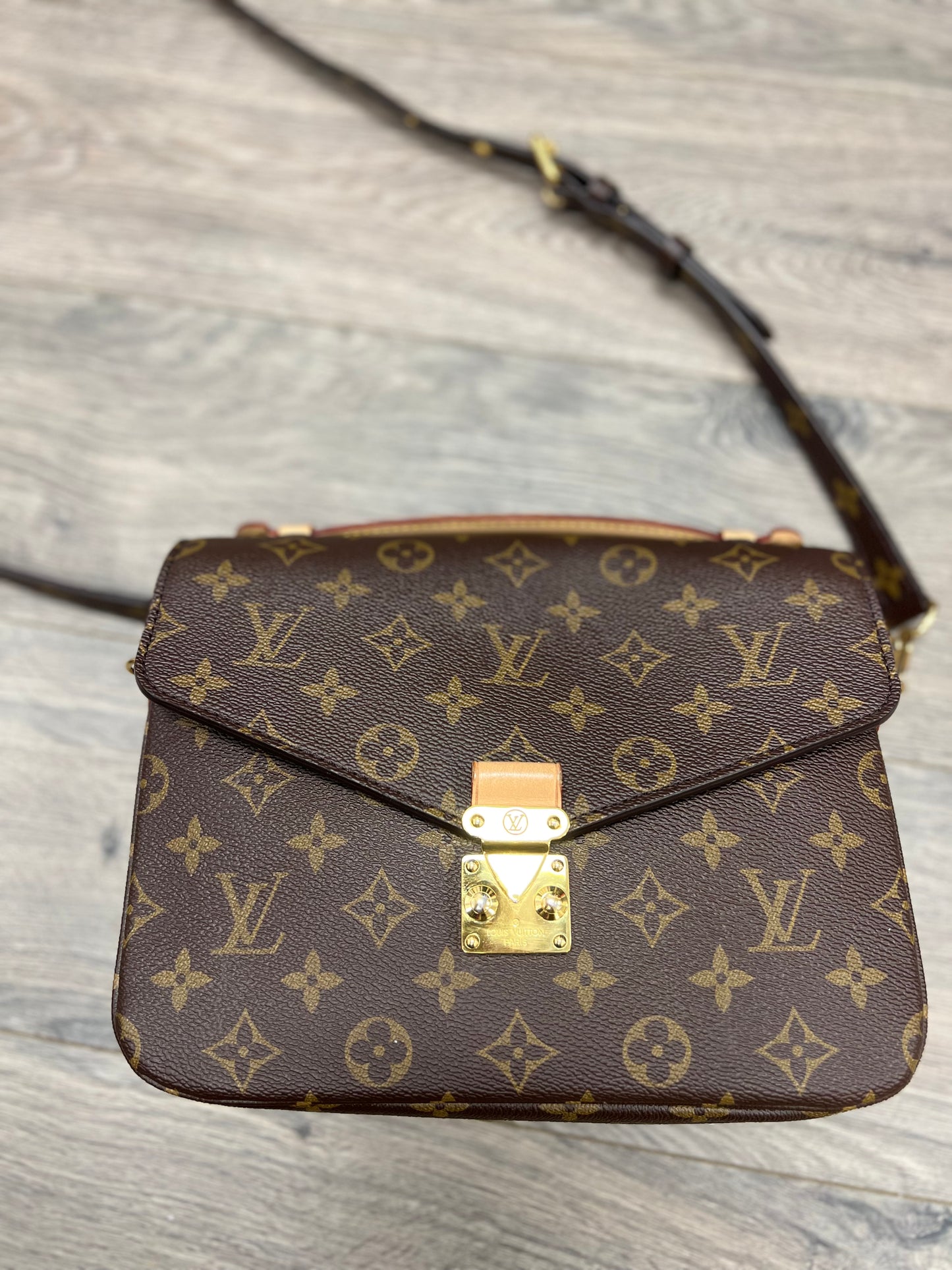 Louis Vuitton Pochette Metis