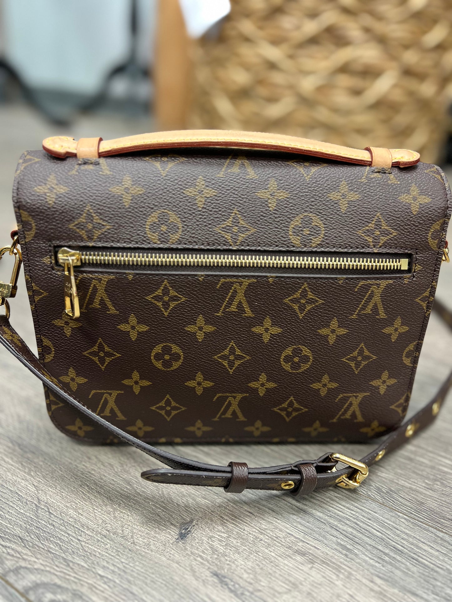 Louis Vuitton Pochette Metis