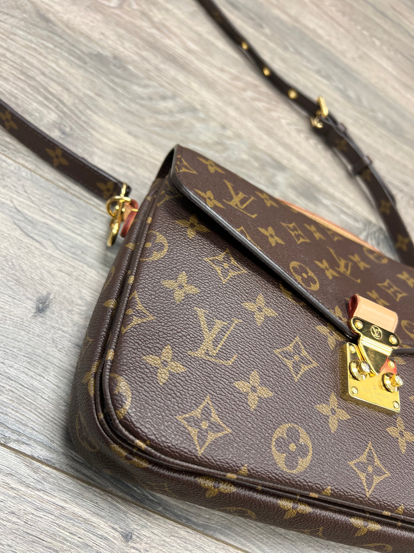 Louis Vuitton Pochette Metis